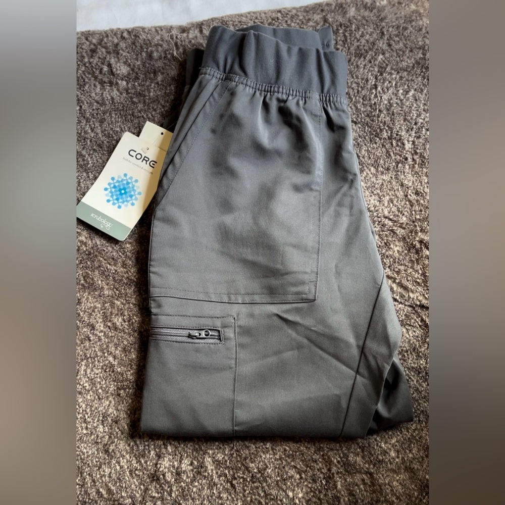 NWT Women’s Core Scrub Jogger Pants in Grey